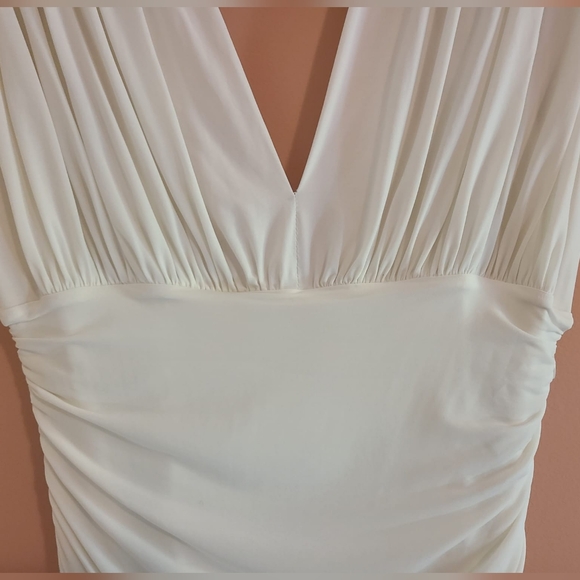 NWOT BCBGMaxAzaria White Ruffled Bodycon Dress 💋🌴 - Picture 5 of 13